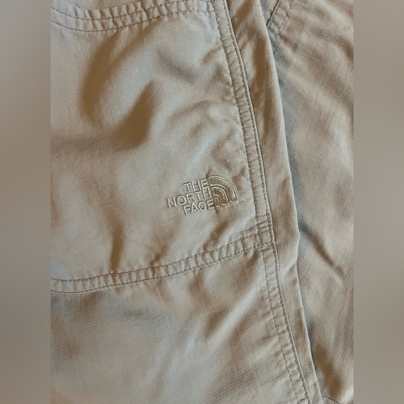 The North Face Women's size 6 Hiking Cargo ZipOff Convertible Capri Nylon H35 - Picture 3 of 10